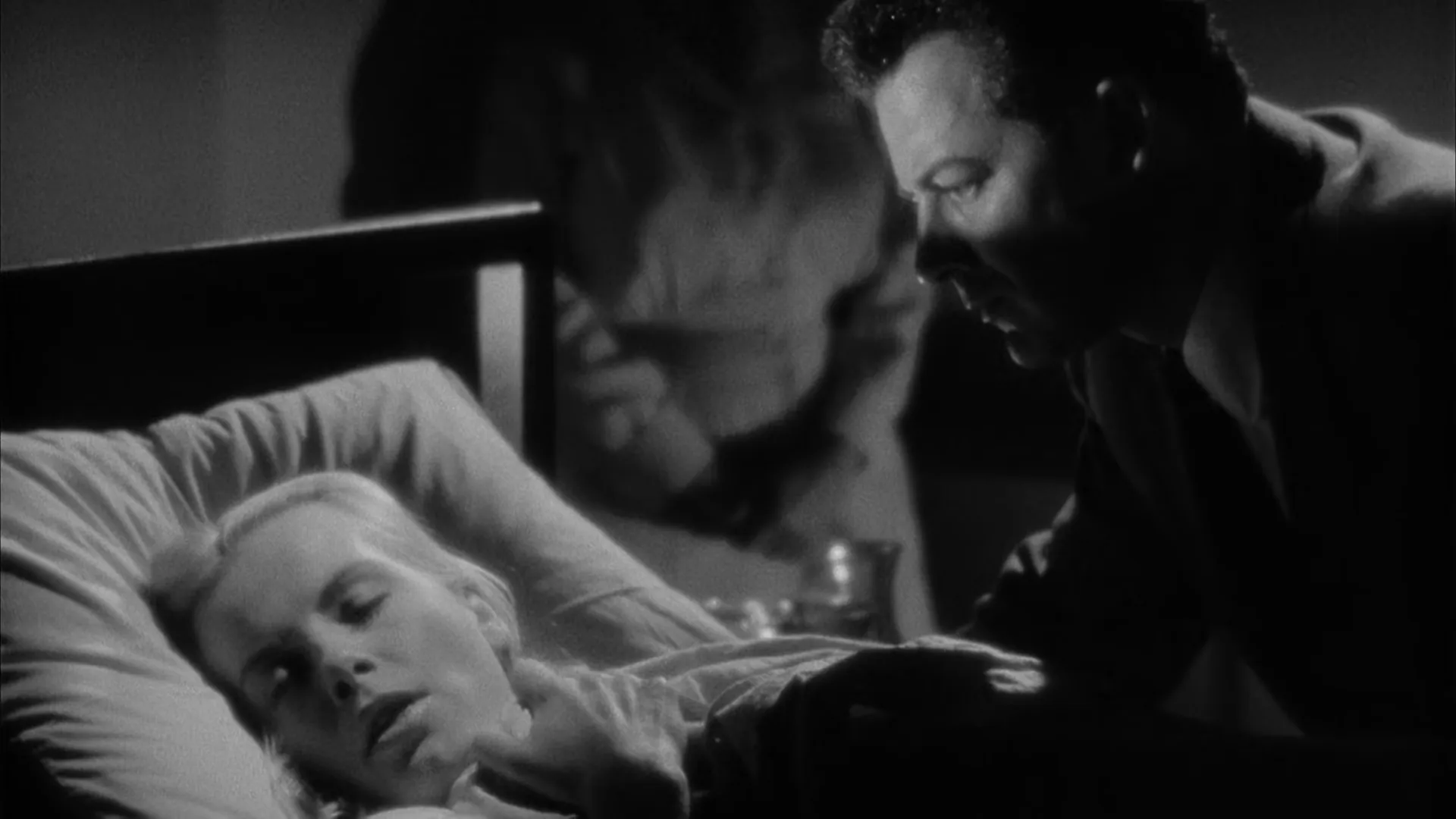 Lieutenant Diamond introduces himself to Susan in the hospital, a moment of quiet persistence