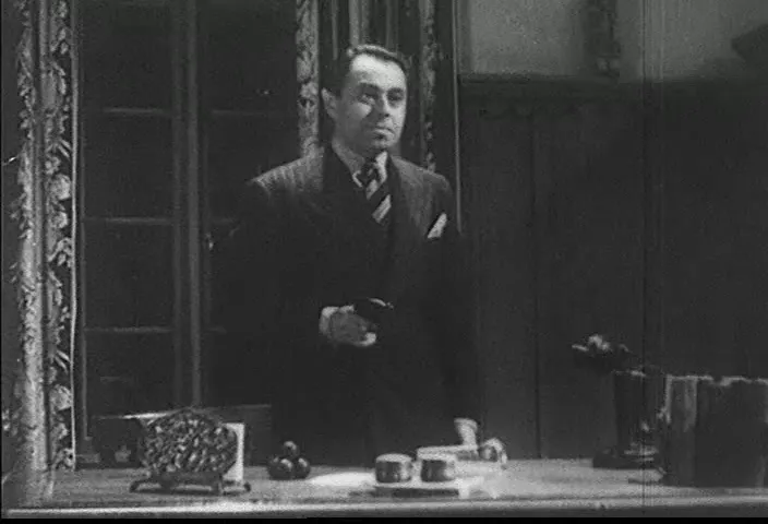 Conversation in the motel parlor turns into a series of accusations over the missing money.