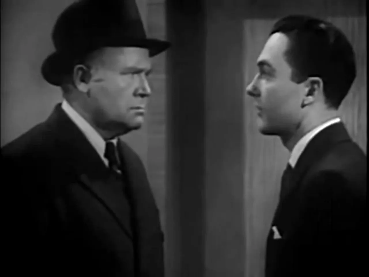 Ellery and Inspector Queen, father and son dynamic in the investigation