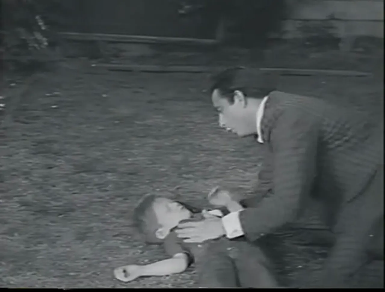 The shootout moment: a sudden, brutal resolution typical of a lean film noir movie.