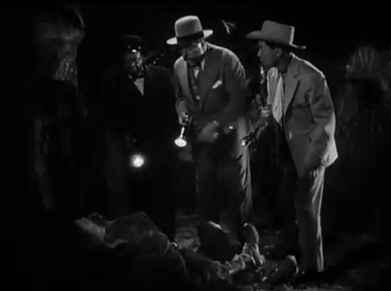 Tommy and Birmingham find Pete's body in the tunnel, setting off alarm