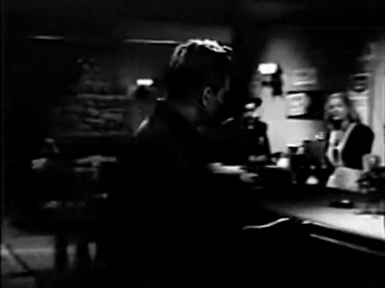 The hold-up: a crisis that exposes Johnny's character in the film noir movie