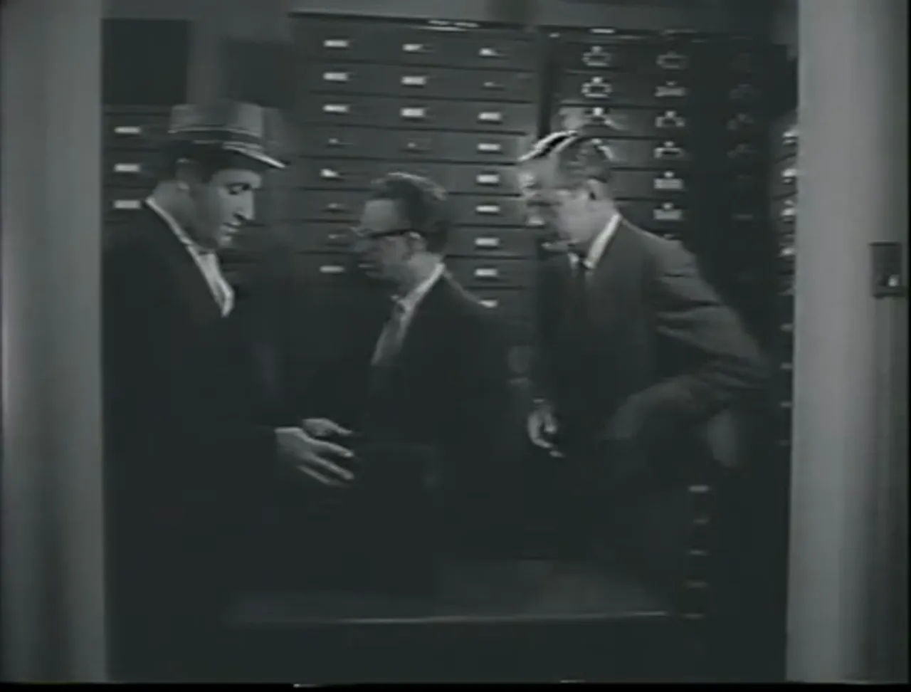 Stacks of thousands assembled: the bank scene in the film noir movie is clinical and suspense-laden.