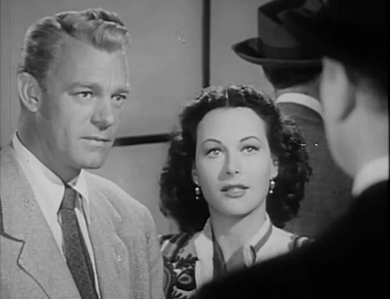An awkward social reunion at a nightclub signals the pull of Madeleine’s former life